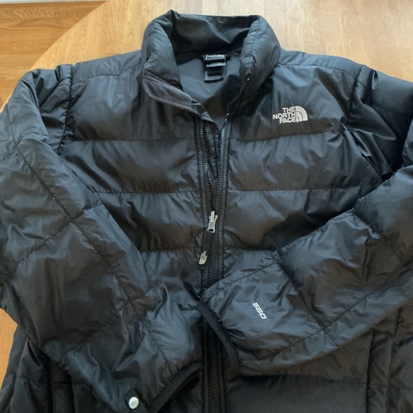The North Face Boy’s Black 550 Down Puffer Jacket / Coat - Size XL (18-20) - Picture 6 of 7